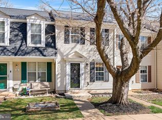 42 Palmer Ct, Sterling, VA 20165