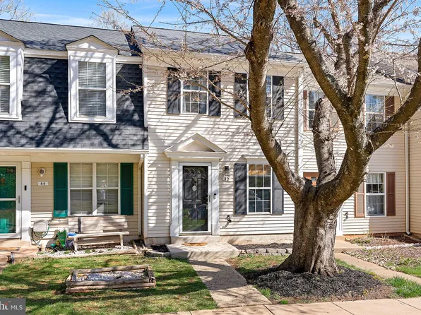 42 Palmer Ct, Sterling, VA 20165