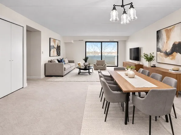 2500 Mystic Valley Pkwy APT 907, Medford, MA 02155