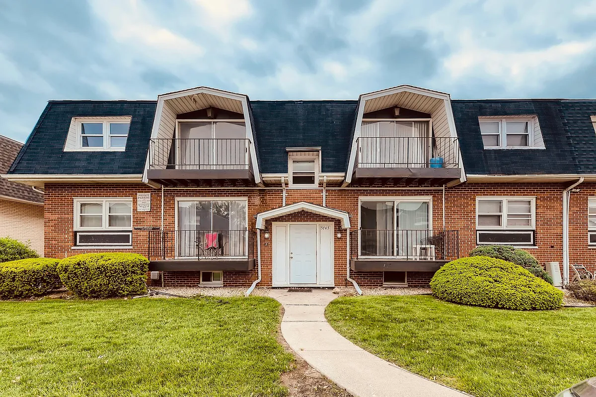Building Photo - 5745 Circle Dr #1W