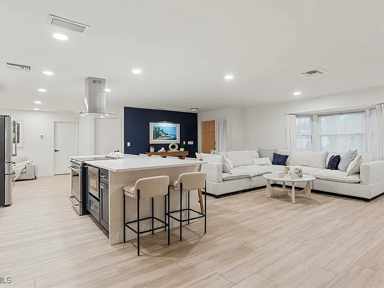 2412 La Salle Ave — Photo 40
