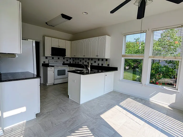 357 Stony Lake Dr — Photo 3