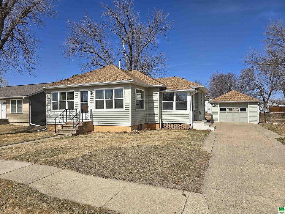 1st image of 309 W 28th St