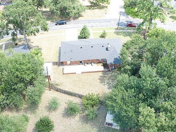 4th image of 202 Rose Marie Blvd