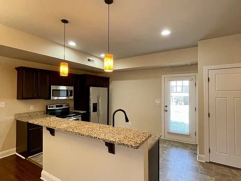 123 Portico St — Photo 4