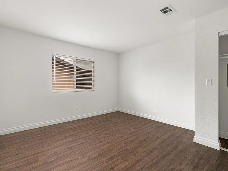 240 W Lincoln Ave W #16 — Photo 9