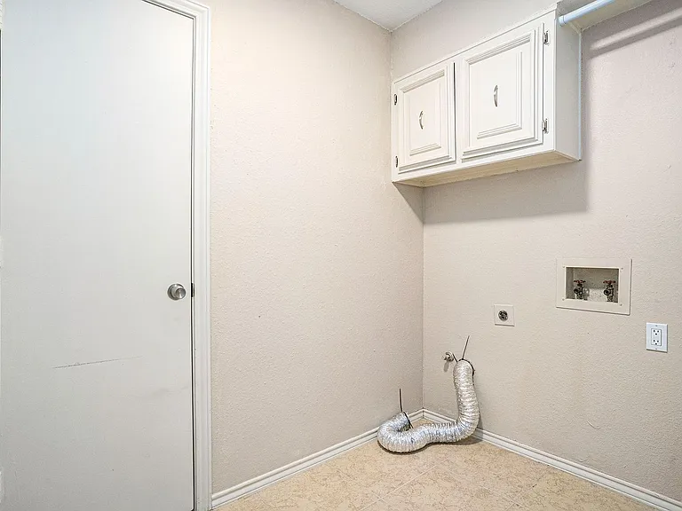 802 Pebblebrook Dr — Photo 14