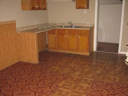 4th image of 811 Hickory St