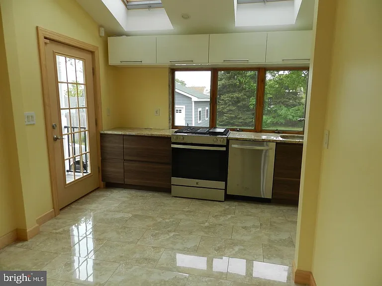 743 Valley Forge Ave — Photo 6