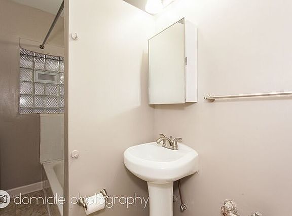 5th image of 1342 W Argyle St APT 1N