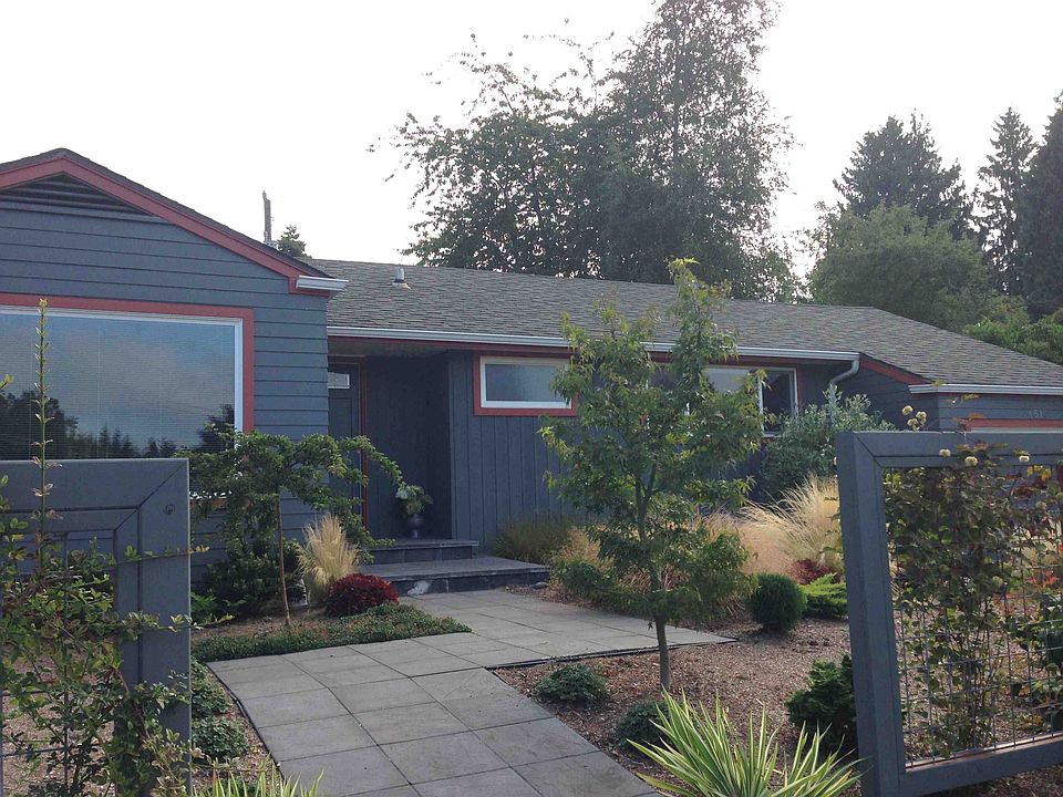 2nd image of 4510 NE Tulane Pl