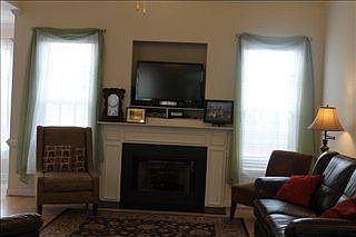 4th image of 113 Browning Pl