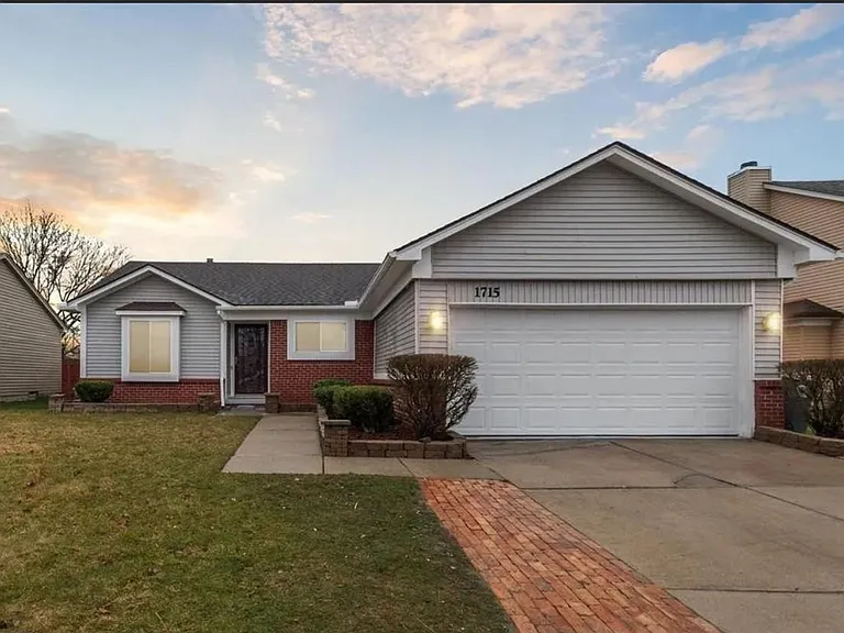 1715 Fern Ct — Photo 2