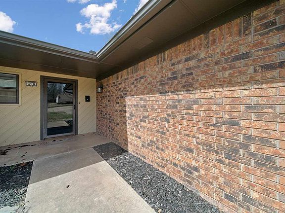3rd image of 320 S Grandview Ct