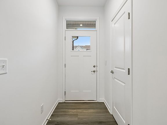 5th image of 307 Lantern Cir