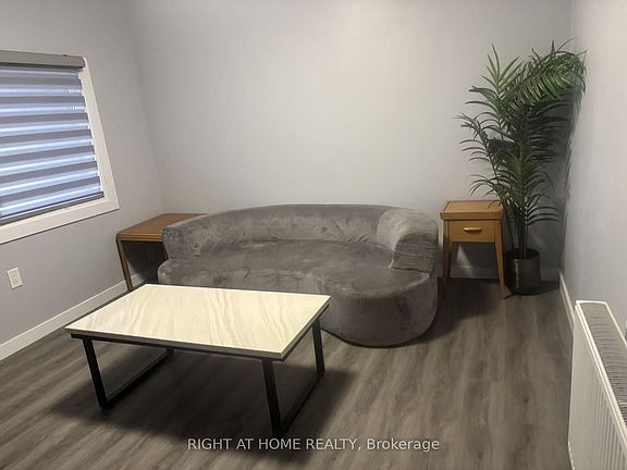 4th image of 226 Kenilworth Ave N #2