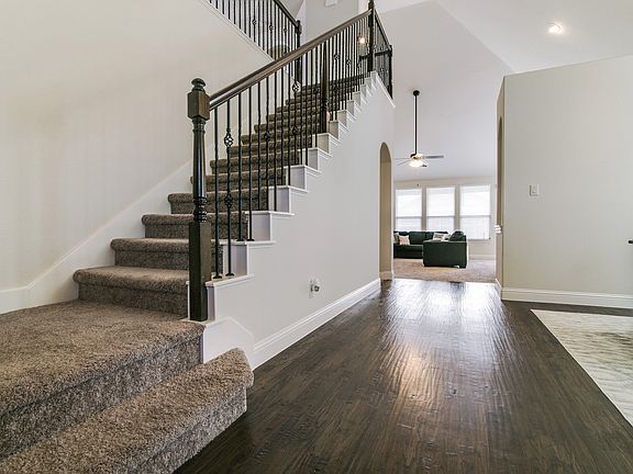 5th image of 303 Nixon Dr