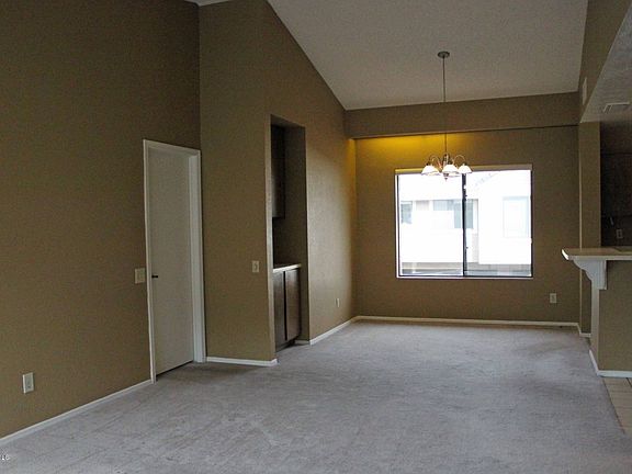 5th image of 2035 S Elm Street #227