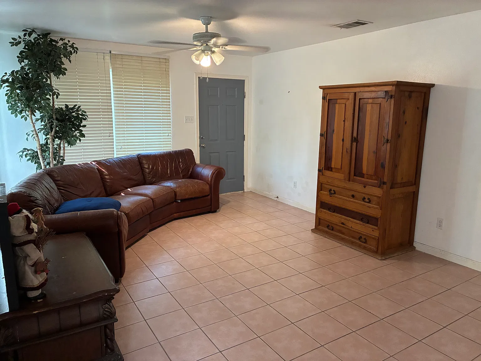4 bed, 1625 sqft, $2,000 — Photo 3
