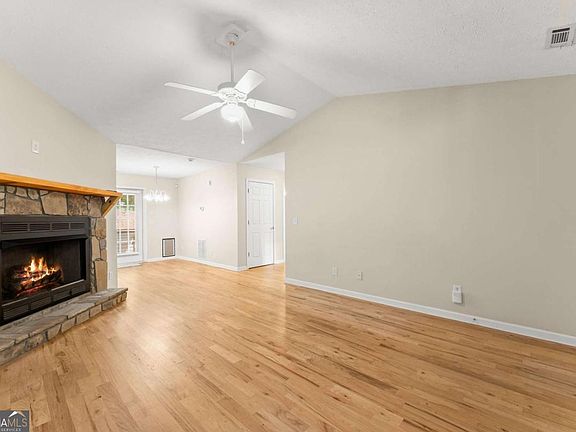 4th image of 398 Gold Ridge Rd