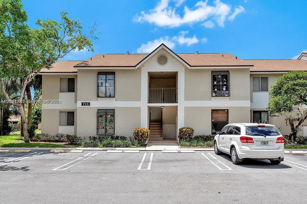 Building Photo - 715 Gardens Dr #103