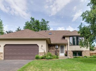 335 Wedgewood Dr, Saint Paul, MN 55115