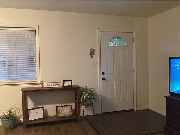 3rd image of 611 Magnolia St