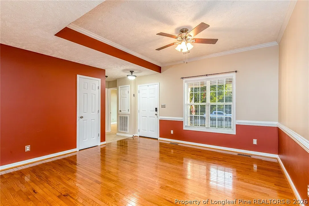 4 bed, 2.0 bath, 1994 sqft, $2,600 — Photo 4