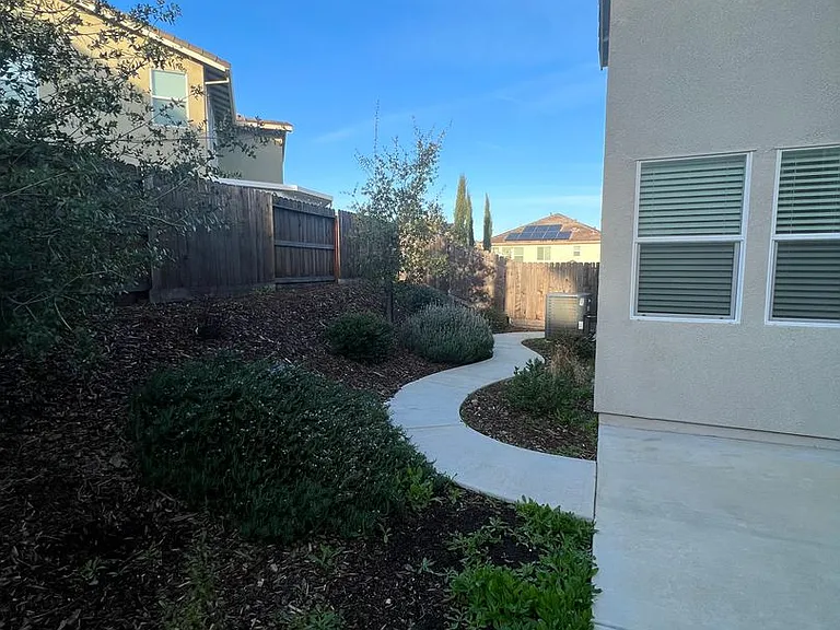 1512 Peony Ln — Photo 29