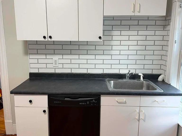 55 Adams Ave — Photo 9