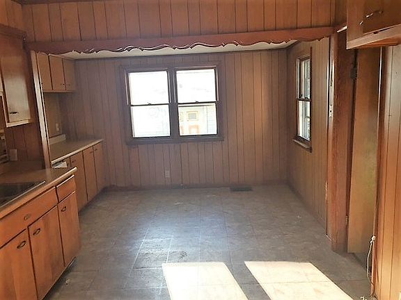 3rd image of 588 Uncapher Ave