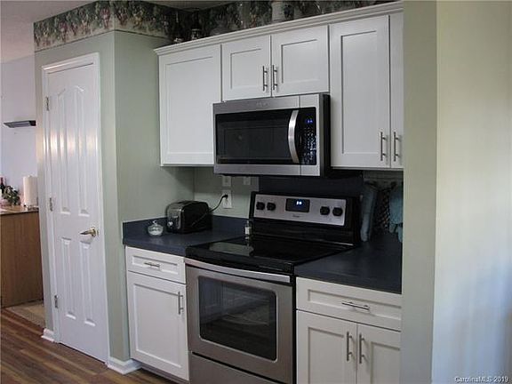 4th image of 170 Camforth Dr