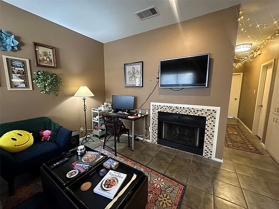 2nd image of 106 E 30th St APT 203