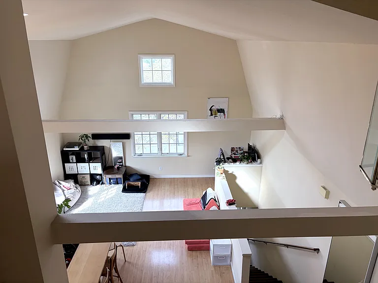 190 Ridgeway Ave #B — Photo 2