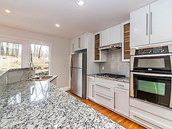 3rd image of 437 N Oliver Ave