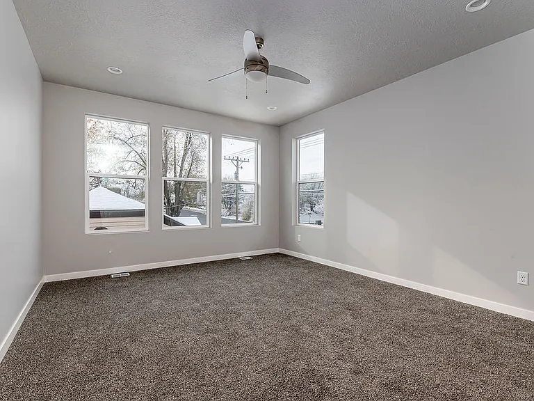 712 E Zekes Ct — Photo 13