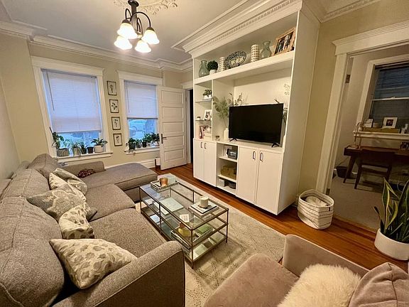 3rd image of 1318 W Barry Ave #1