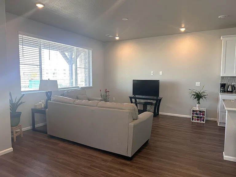 13943 Vispo Way — Photo 7