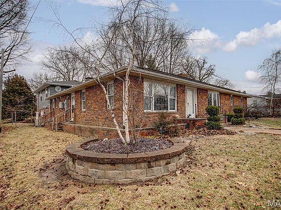 4th image of 7 Davis Dr