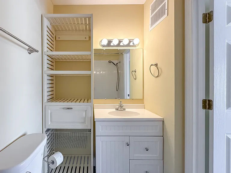 2241 W Pensacola St #27 — Photo 17