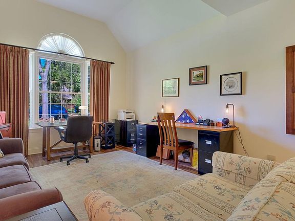 4th image of 208 Sackville Mills Ln #28