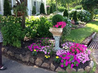 55 Grove St, Chester, NJ 07930