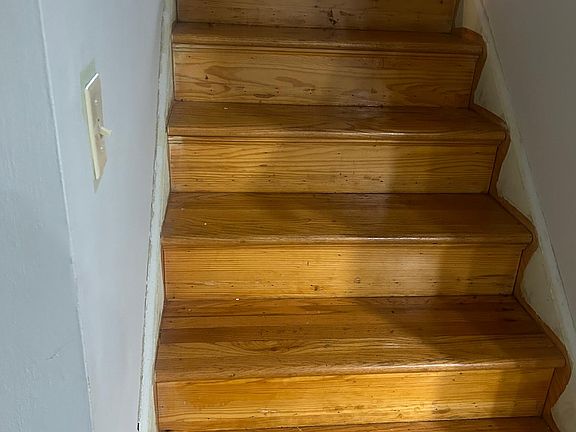 5th image of 9756 Arvin Ave
