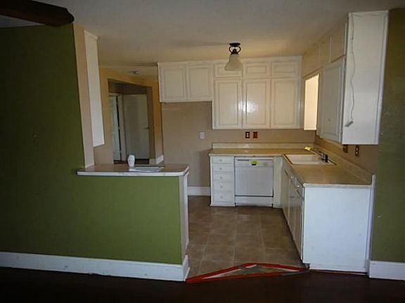 4th image of 220 S Parks Dr