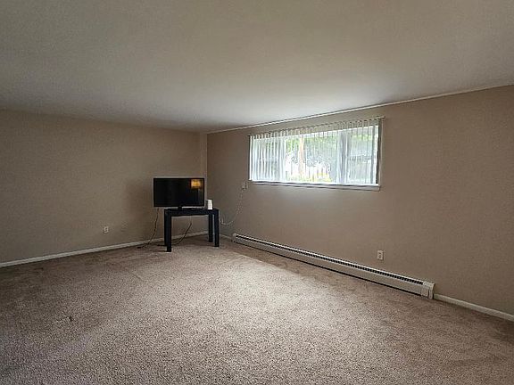 3rd image of 15118 S Park Ave #1