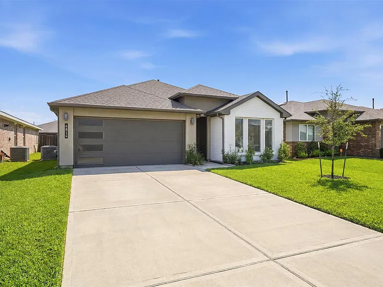 6814 Bradford Terrace Rd — Photo 2