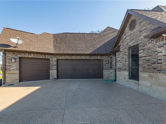 3rd image of 9792 Lancaster Dr