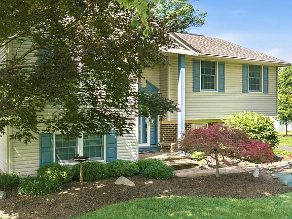 2nd image of 113 Acorn Pl