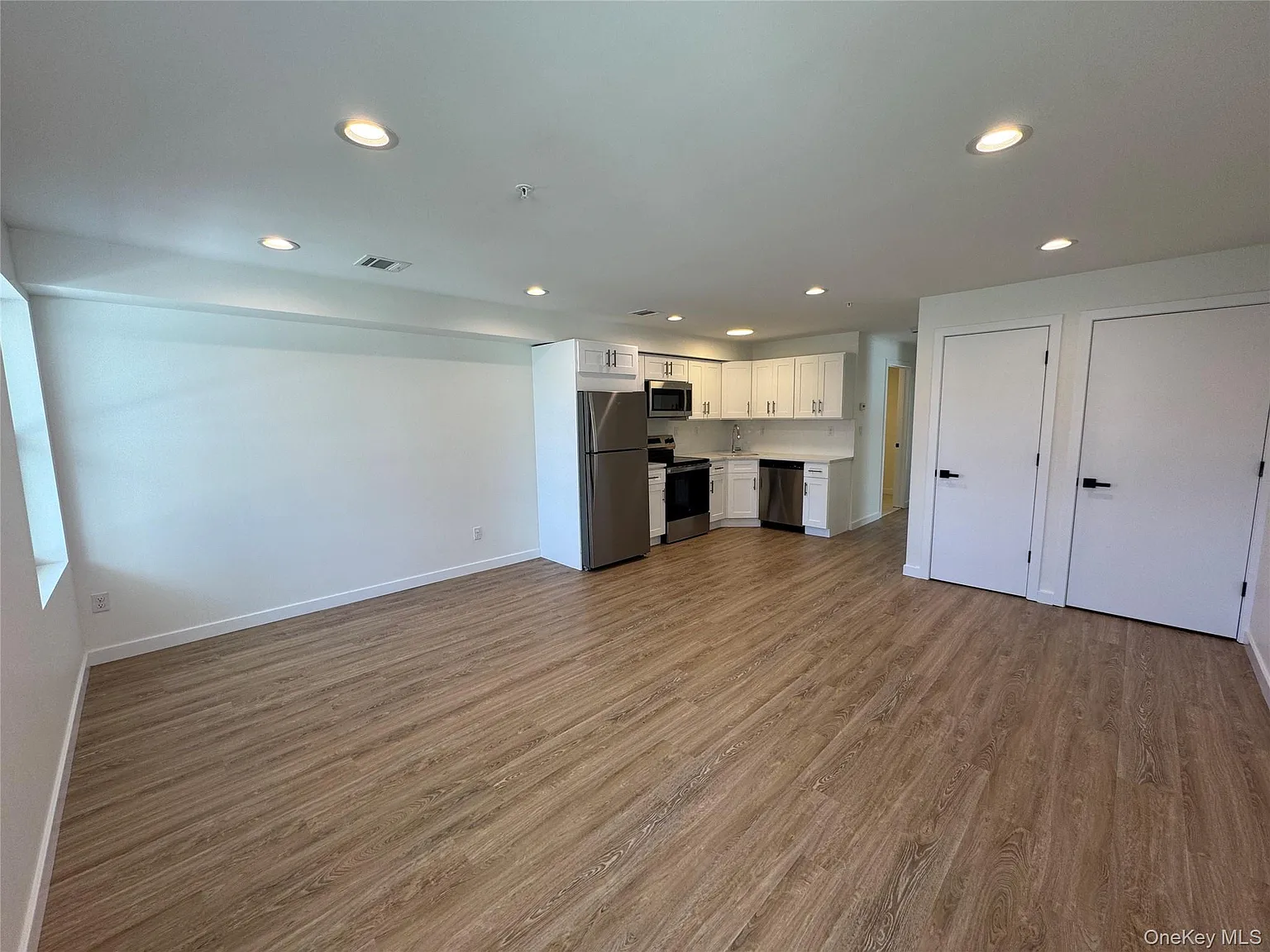 2 bed, 2.0 bath, 927 sqft, $2,550 — Photo 3