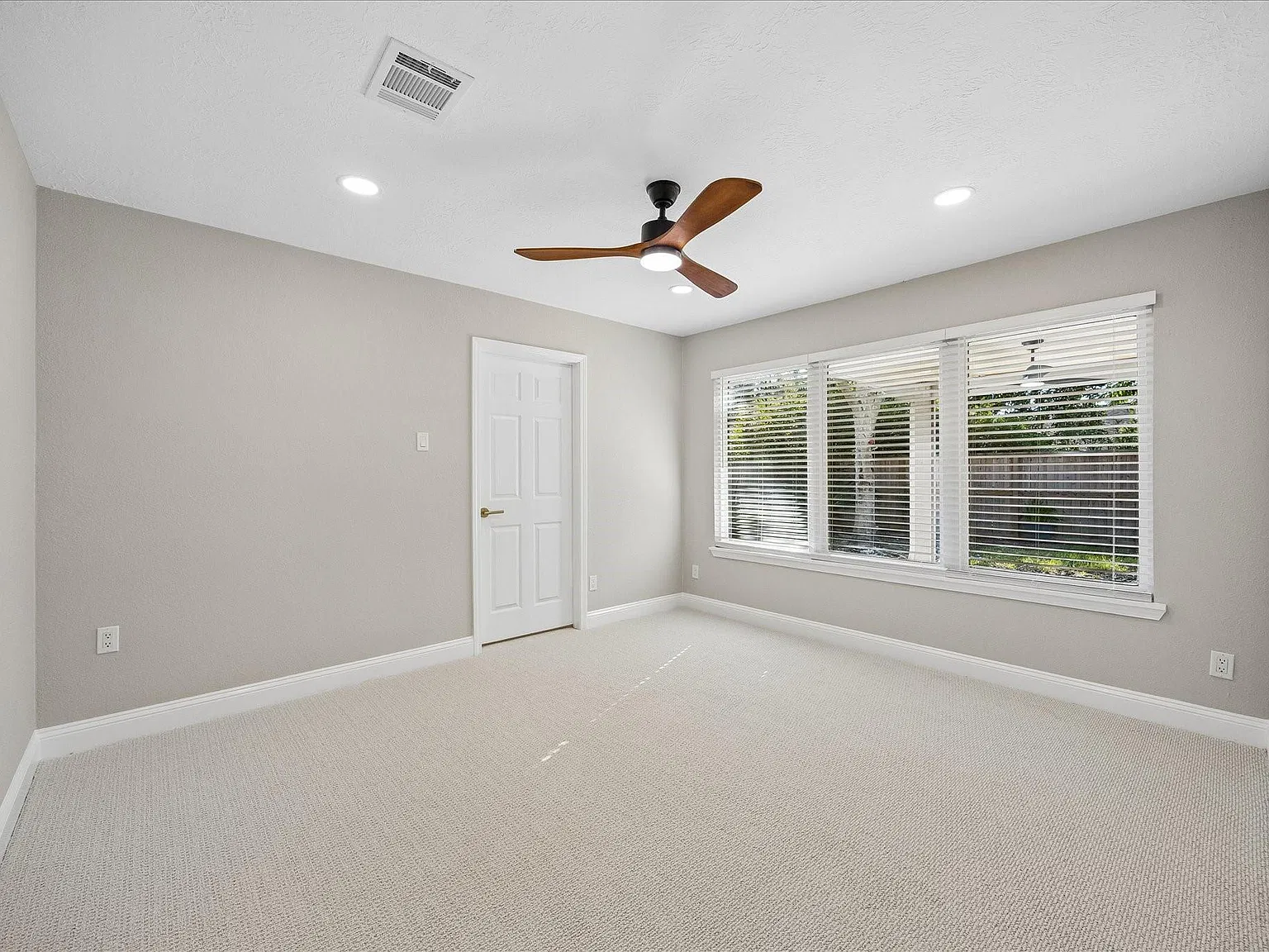 4 bed, 2.0 bath, 2632 sqft, $2,800 — Photo 4